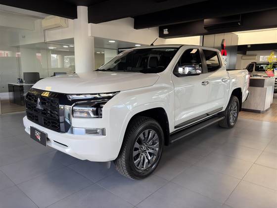 MITSUBISHI TRITON 2.4 BITURBO DIESEL CD HPE 4X4 AUTOMÁTICO MITSUBISHI TRITON 2.4 BITURBO DIESEL CD HPE 4X4 AUTOMÁTICO